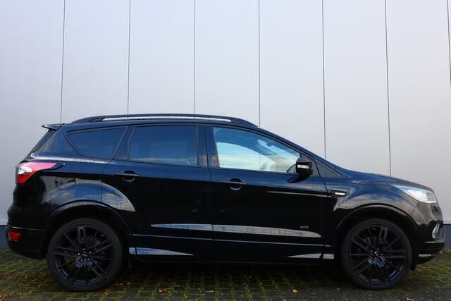 Zwart Gebruikt 2018 Ford Kuga ST-Line SUV | € 19.990 (Eerlijke prijs) - Afbeelding 1/4