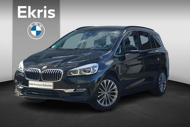 Zwart Gebruikt 2022 BMW 216 Executive Stationwagen | € 20.900 (Goede deal) - Afbeelding 1/4