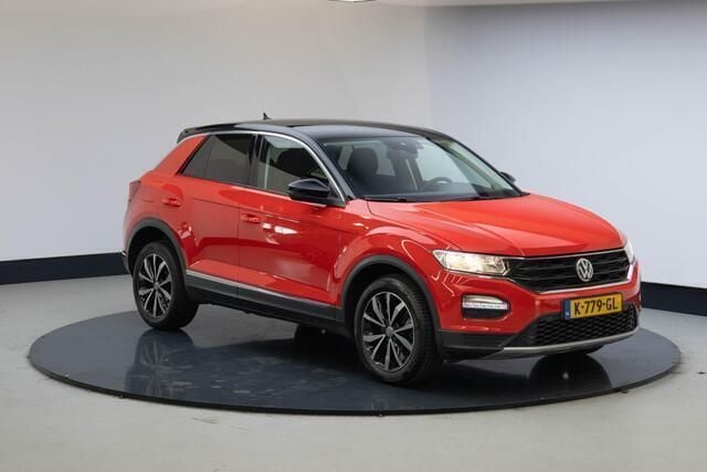 Rood Gebruikt 2018 VW T-Roc Style SUV | € 17.750 (Eerlijke prijs) - Afbeelding 1/4