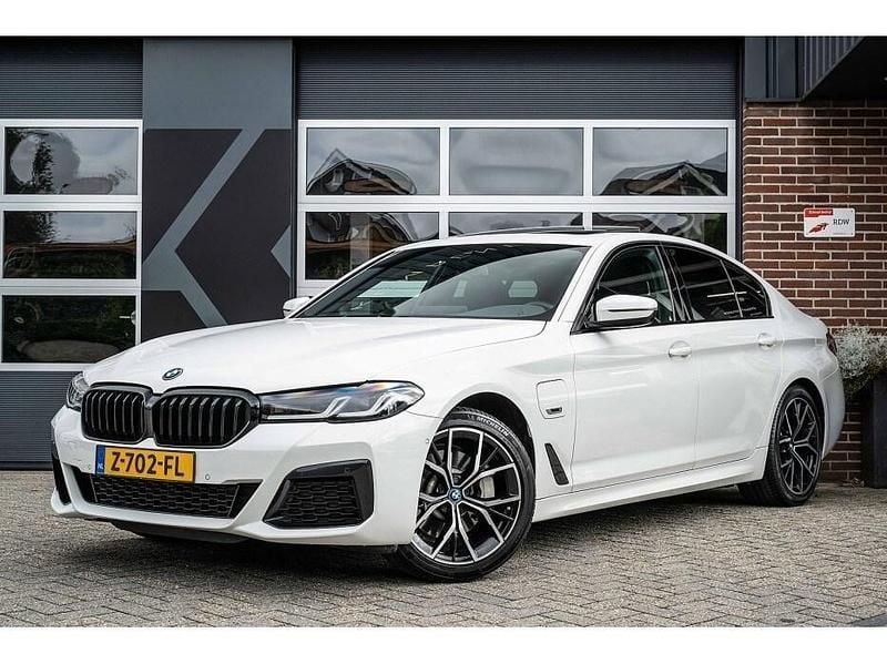 Wit Gebruikt 2022 BMW 530 Executive Stationwagen | € 37.900 (Eerlijke prijs) - Afbeelding 1/4