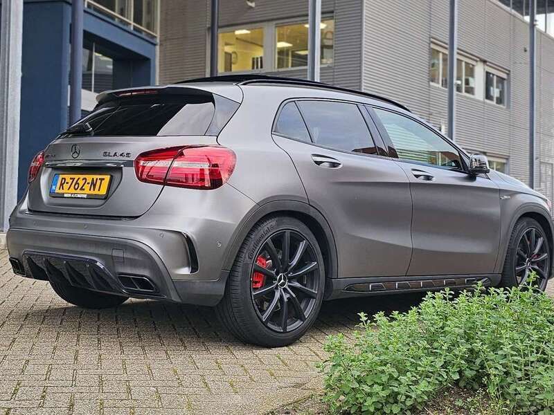 Grijs Gebruikt 2017 Mercedes GLA45 AMG AMG SUV | € 39.999 (Duur) - Afbeelding 1/4