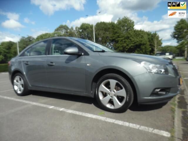 Grijs Gebruikt 2009 Chevrolet Cruze LT Sedan | € 2.950 (Eerlijke prijs) - Afbeelding 1/4