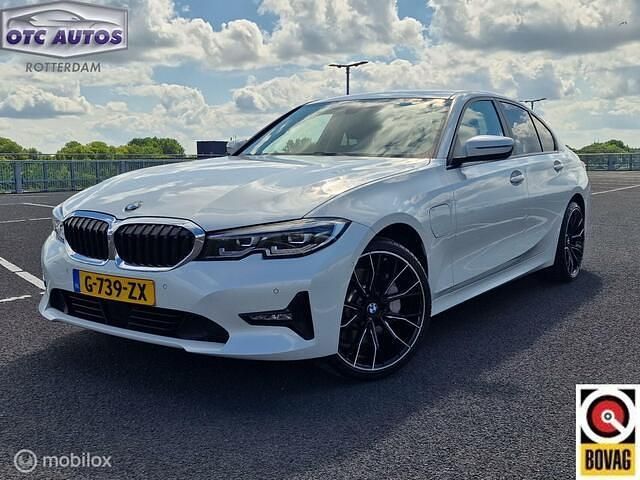 Wit Gebruikt 2020 BMW 330 Executive Sedan | € 32.295 (Super prijs) - Afbeelding 1/4