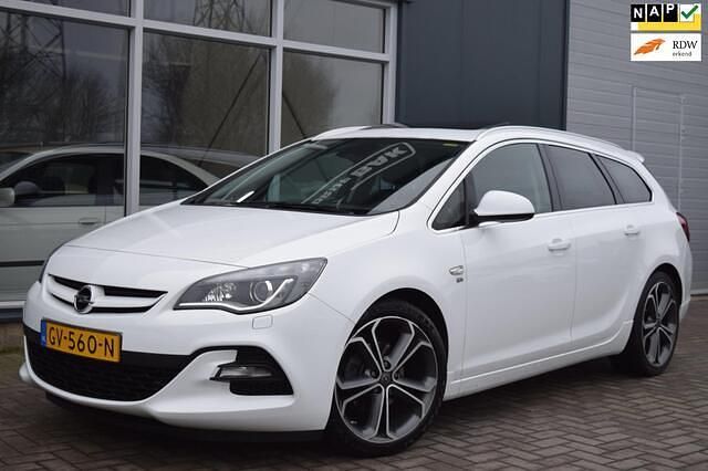 Wit Occasion 2015 Opel Astra OPC Stationwagen | € 9.999 - Afbeelding 1/4