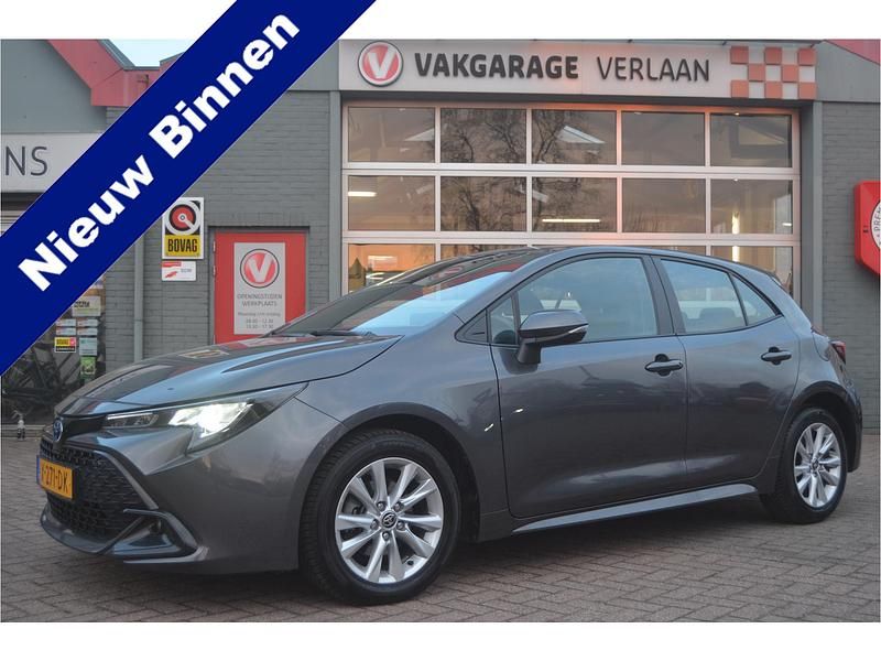 Grijs Occasion 2023 Toyota Corolla Hybrid Active Hatchback | € 22.500 (Eerlijke prijs) - Afbeelding 1/4