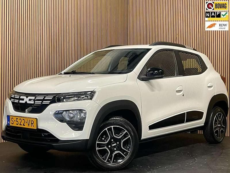 Wit Gebruikt 2023 Dacia Spring Essentiel Hatchback | € 12.250 (Eerlijke prijs) - Afbeelding 1/2