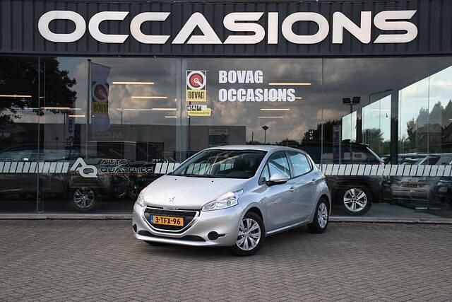 Grijs Gebruikt 2014 Peugeot 208 Active Hatchback | € 6.950 (Iets duurder) - Afbeelding 1/4