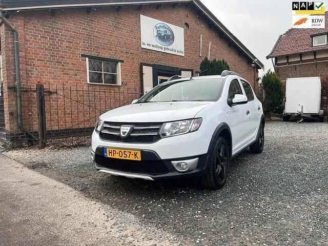 Wit Occasion 2015 Dacia Sandero Lauréate Hatchback | € 6.950 (Eerlijke prijs) - Afbeelding 1/4