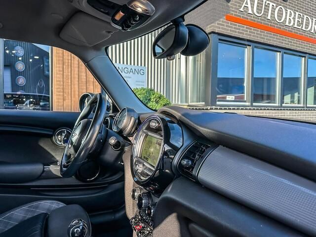 Zwart, metallic lak Gebruikt 2016 Mini Cooper Chili Hatchback | € 13.500 (Eerlijke prijs) - Afbeelding 1/3
