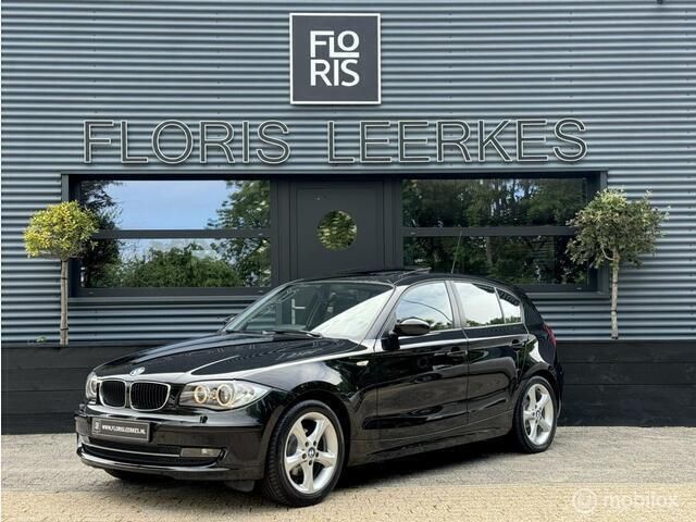 Zwart Gebruikt 2009 BMW 118 Hatchback | € 7.950 (Duur) - Afbeelding 1/4