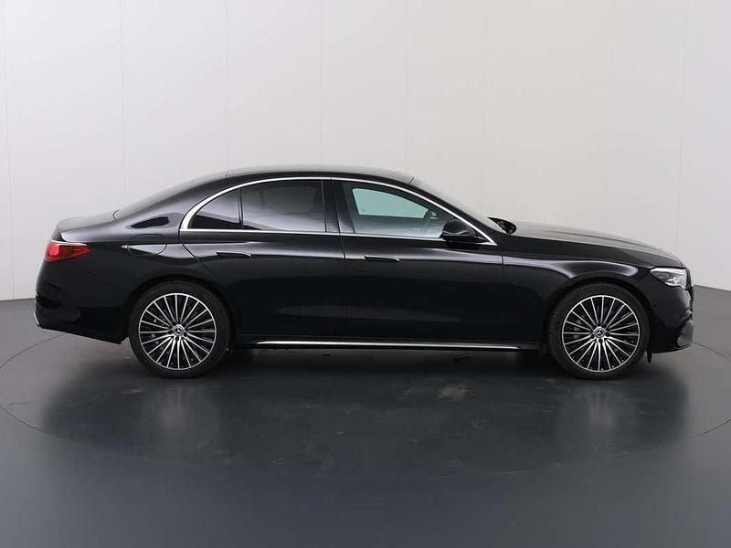 Zwart Gebruikt 2024 Mercedes E300 AMG line Sedan | € 62.850 (Eerlijke prijs) - Afbeelding 1/4