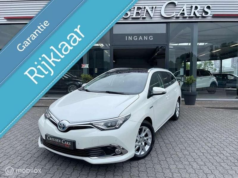 Wit, metallic lak Gebruikt 2015 Toyota Auris Hybrid Comfort Hatchback | € 11.250 (Eerlijke prijs) - Afbeelding 1/4