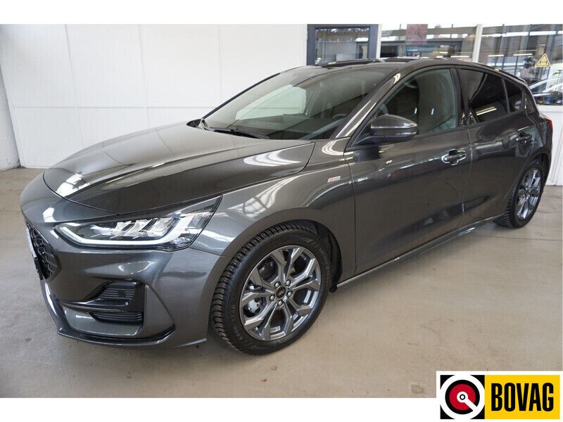 Grijs Gebruikt 2024 Ford Focus ST-Line Hatchback | € 25.500 (Eerlijke prijs) - Afbeelding 1/4