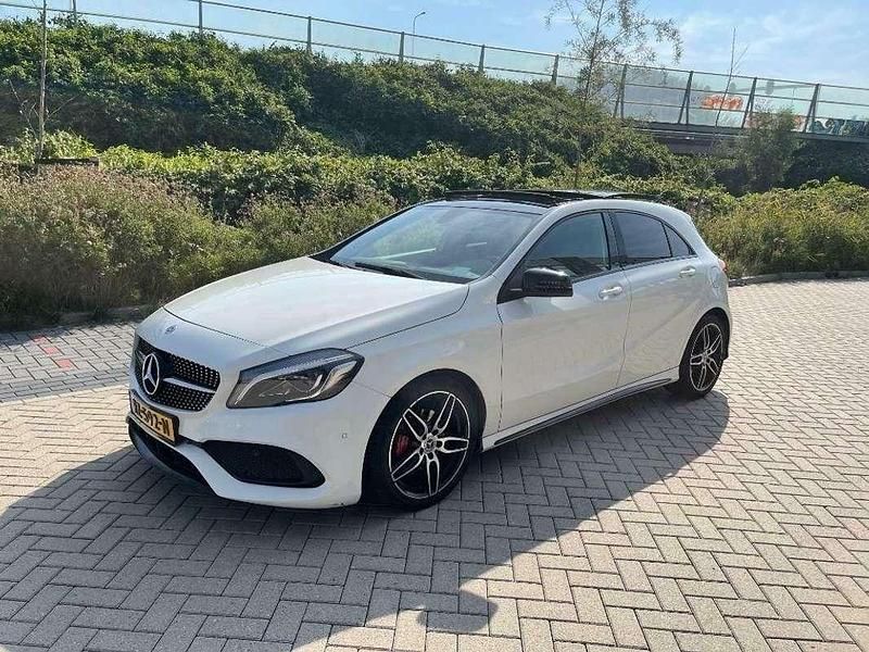 Wit Gebruikt 2018 Mercedes A180 Business Stationwagen | € 15.700 - Afbeelding 1/4
