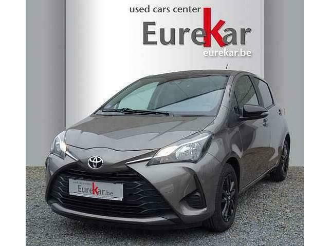 Grijs Gebruikt 2019 Toyota Yaris Sedan | € 12.990 (Goede deal) - Afbeelding 1/4