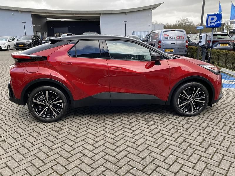 Nieuw Toyota C-HR Executive 2026 Rood SUV