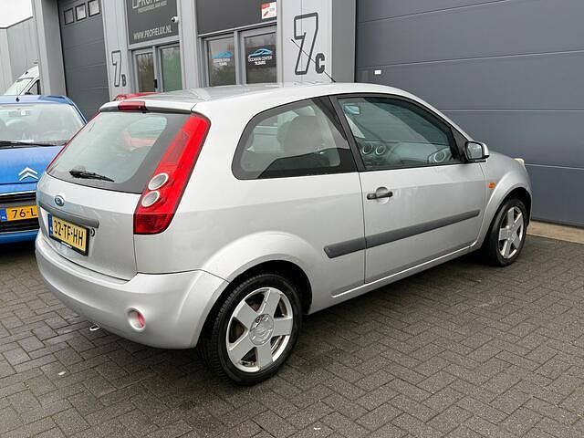 Occasion Ford Fiesta 69 PK (50 kW) 2006 Grijs (metallic) Hatchback