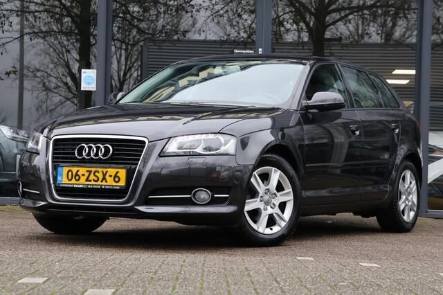 Grijs Gebruikt 2013 Audi A3 Sportback Attraction Hatchback | € 11.495 (Goede deal) - Afbeelding 1/4