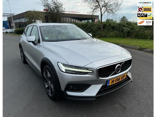 Grijs Gebruikt 2020 Volvo V60 CC Pro Stationwagen | € 33.950 (Goede deal) - Afbeelding 1/4