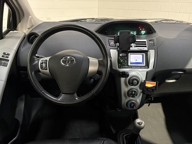 Occasion Toyota Yaris Executive 89 PK (65 kW) 2008 Grijs Hatchback
