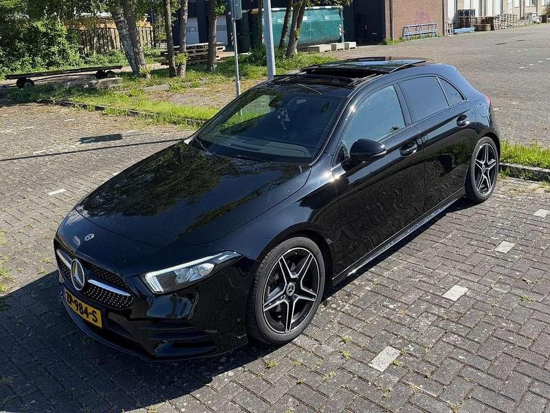 Zwart Gebruikt 2019 Mercedes A180 AMG Hatchback | € 27.950 (Iets duurder) - Afbeelding 1/4