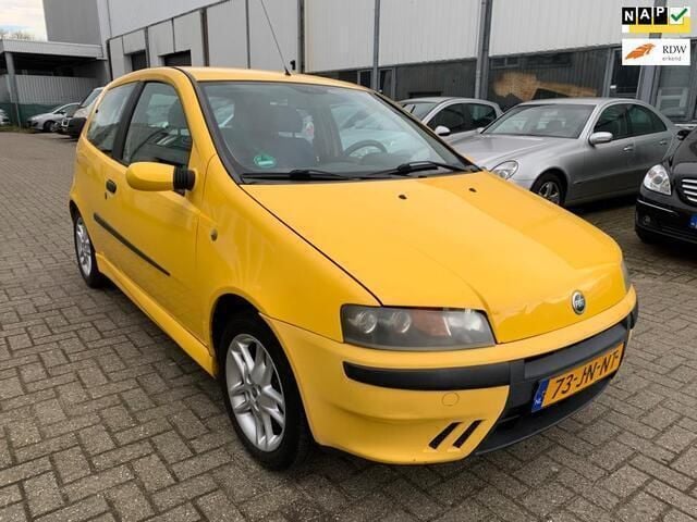 Geel Gebruikt 2002 Fiat Punto Hatchback | € 999 (Eerlijke prijs) - Afbeelding 1/4