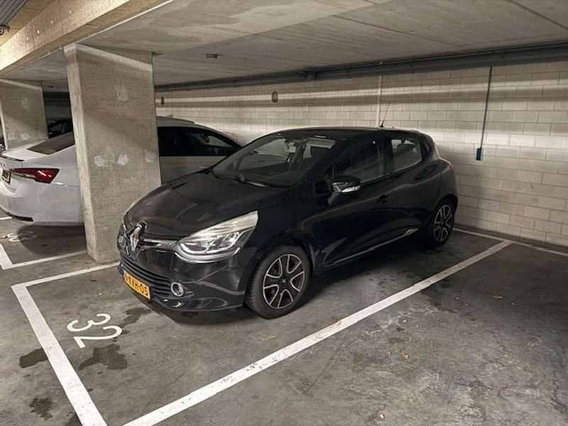 Zwart Gebruikt 2013 Renault Clio IV Expression Hatchback | € 4.999 (Eerlijke prijs) - Afbeelding 1/4