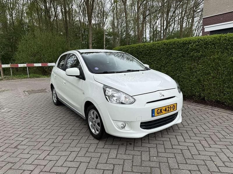 Wit Gebruikt 2015 Mitsubishi Space Star Hatchback | € 3.650 (Eerlijke prijs) - Afbeelding 1/4
