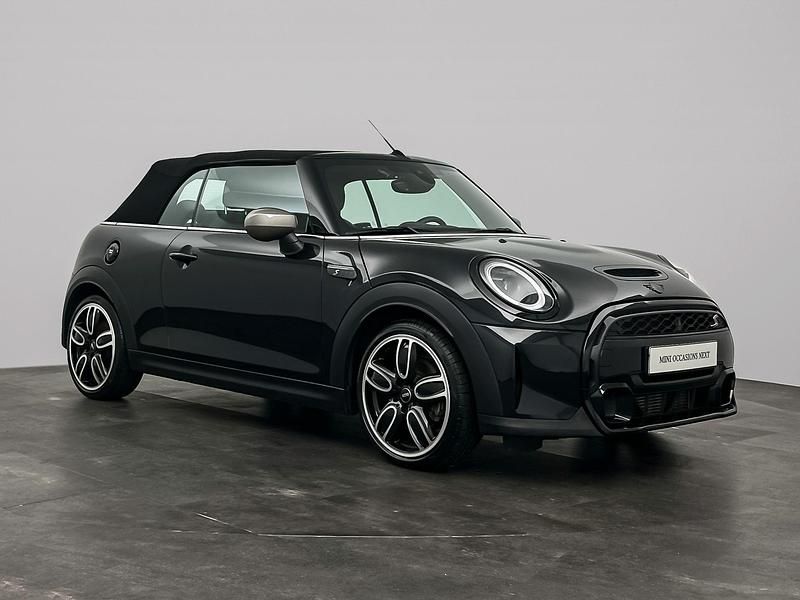 Occasion Mini Cooper S Cabriolet Comfort 179 PK (131 kW) 2023 Zwart Cabriolet