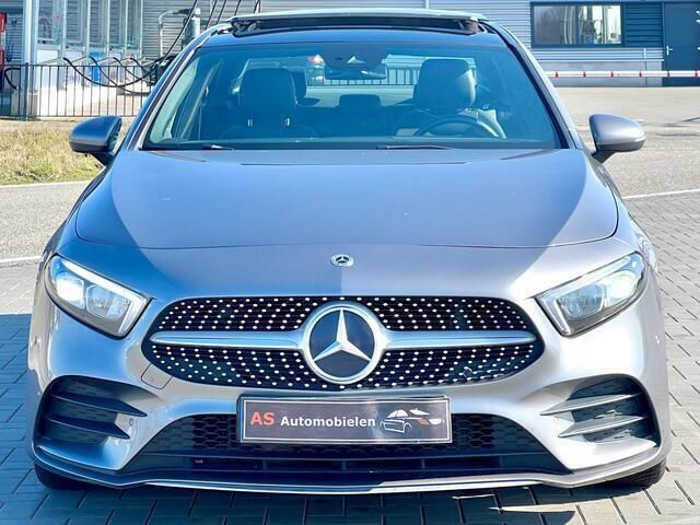 Grijs Gebruikt 2019 Mercedes A180 AMG Sedan | € 19.950 (Iets duurder) - Afbeelding 1/4