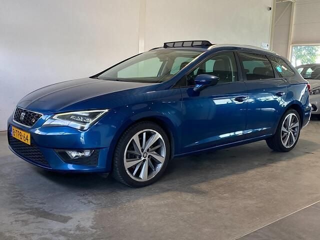 Blauw Gebruikt 2014 Seat Leon ST FR Stationwagen | € 13.950 (Eerlijke prijs) - Afbeelding 1/4