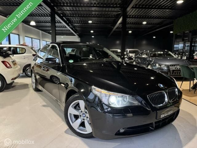 Zwart Gebruikt 2005 BMW 523 Executive Sedan | € 6.950 (Iets duurder) - Afbeelding 1/4