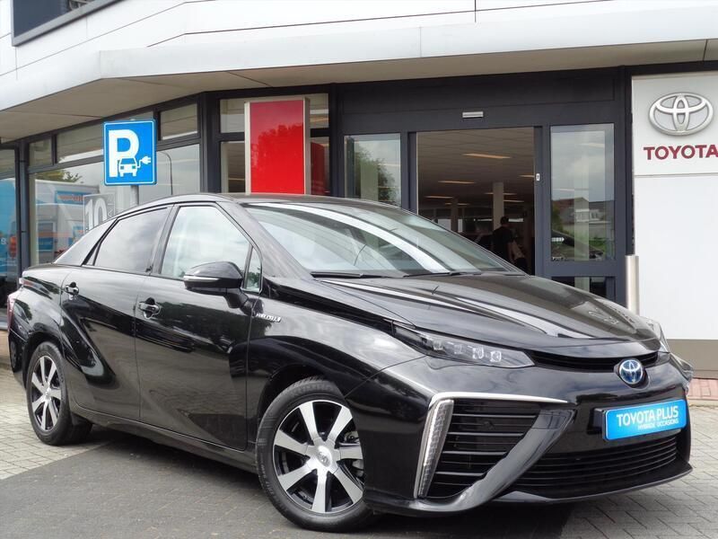 Zwart Gebruikt 2017 Toyota Mirai Executive Sedan | € 17.950 - Afbeelding 1/4