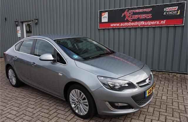Grijs Gebruikt 2013 Opel Astra Cosmo Sedan | € 6.950 (Iets duurder) - Afbeelding 1/4