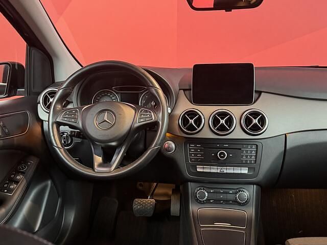 Occasion Mercedes B180 Ambition 122 PK (89 kW) 2018 Zwart MPV