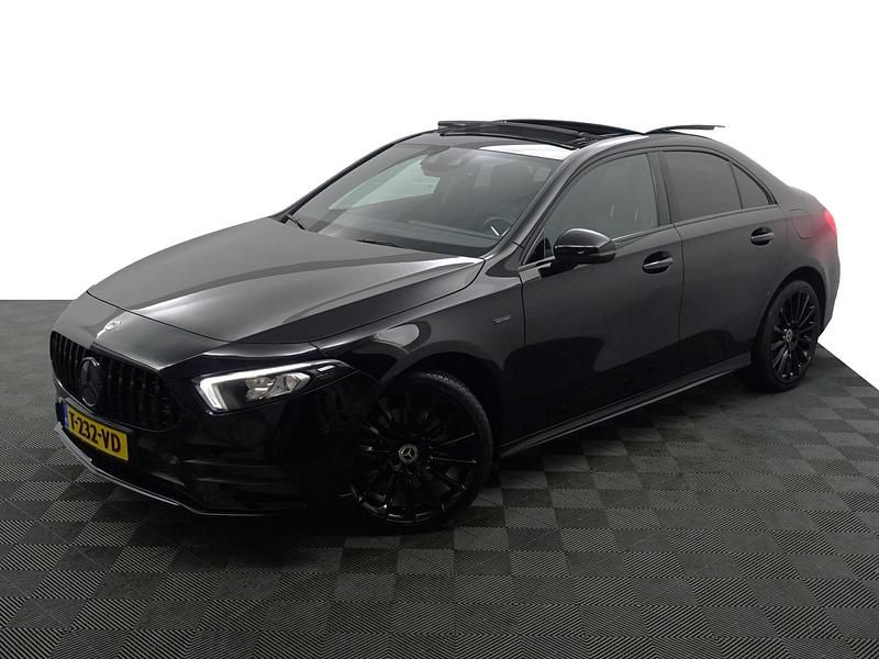 Occasion Mercedes A250 AMG Line Premium Plus 218 PK (160 kW) 2021 Zwart metallic Sedan