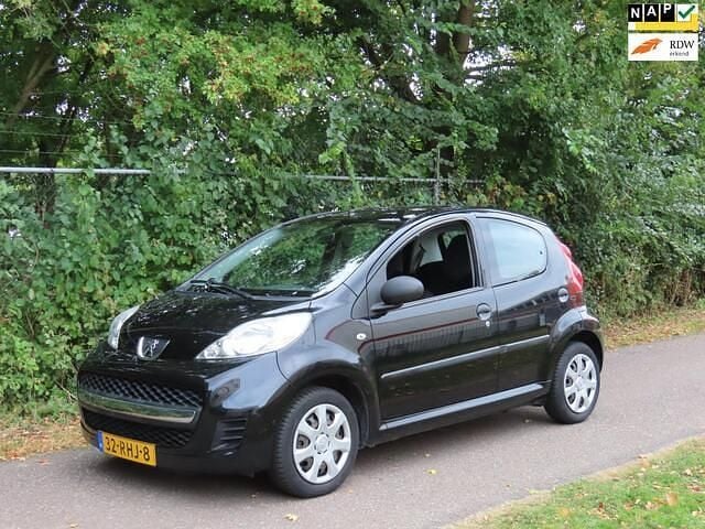 Zwart Gebruikt 2011 Peugeot 107 Hatchback | € 4.450 (Eerlijke prijs) - Afbeelding 1/4