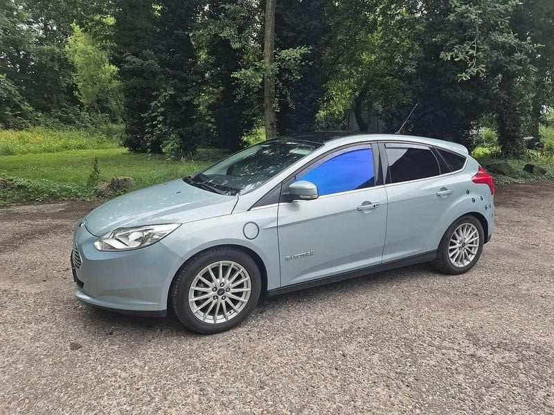 Grijs Gebruikt 2013 Ford Focus Electric Titanium Hatchback | € 6.900 - Afbeelding 1/4