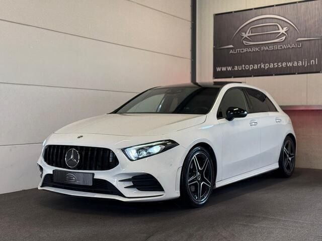Wit Occasion 2020 Mercedes A200 AMG Sedan | € 29.950 (Iets duurder) - Afbeelding 1/4