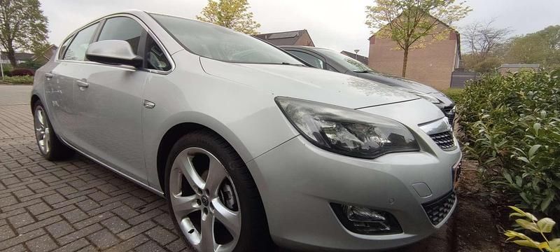 Grijs Gebruikt 2010 Opel Astra Sport MPV | € 6.250 (Duur) - Afbeelding 1/4