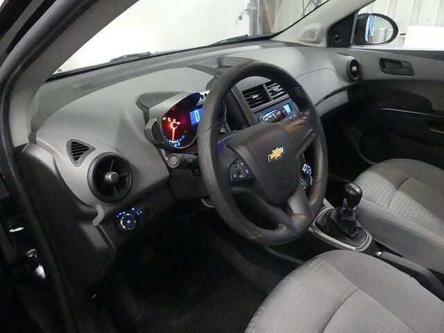 Zwart Gebruikt 2014 Chevrolet Aveo LS Hatchback | € 4.445 (Eerlijke prijs) - Afbeelding 1/4