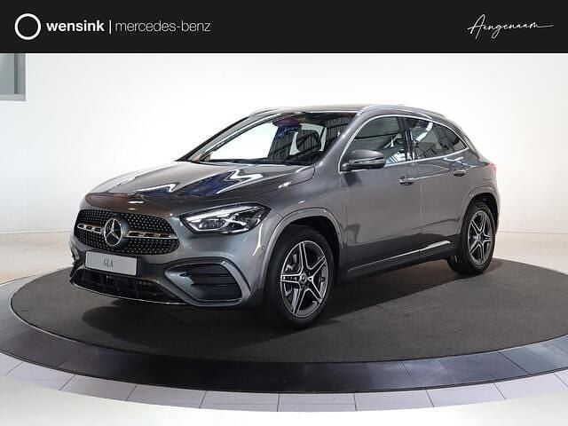 Grijs Nieuw 2025 Mercedes GLA180 Business SUV | € 55.800 (Goede deal) - Afbeelding 1/4
