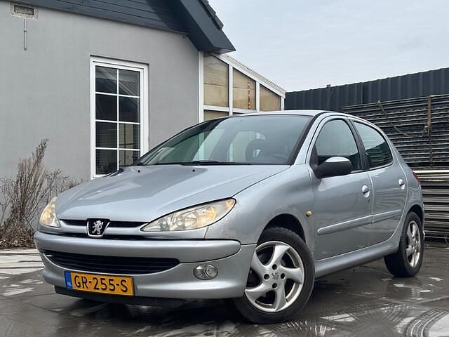 Occasion Peugeot 206 Griffe 109 PK (80 kW) 2006 Grijs Hatchback