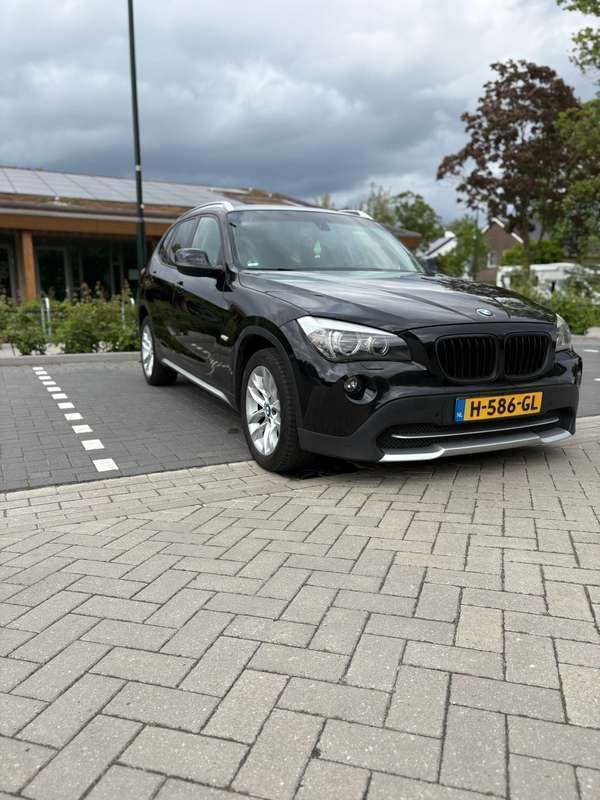 Zwart Gebruikt 2012 BMW X1 SUV | € 13.250 (Eerlijke prijs) - Afbeelding 1/4