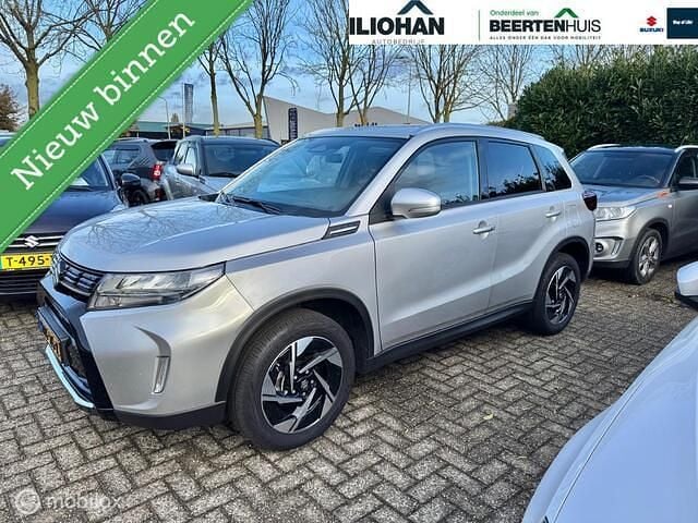 Grijs Nieuw 2025 Suzuki Vitara Style SUV | € 28.885 (Goede deal) - Afbeelding 1/1
