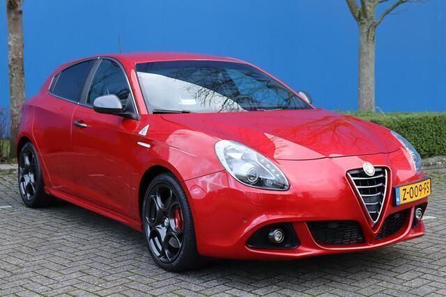 Rood Gebruikt 2015 Alfa Romeo Giulietta Competizione Hatchback | € 20.450 (Eerlijke prijs) - Afbeelding 1/4