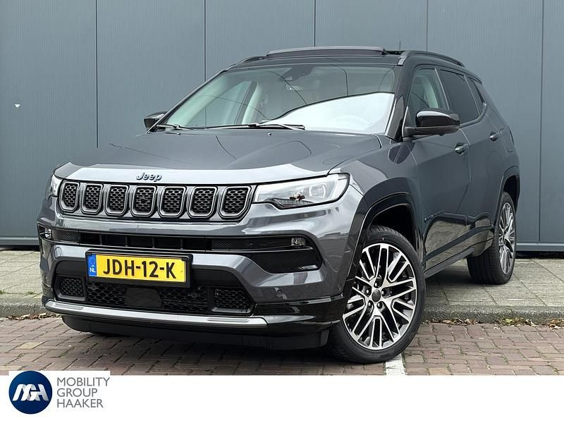 Groen Nieuw 2025 Jeep Compass Summit SUV | € 42.900 - Afbeelding 1/4