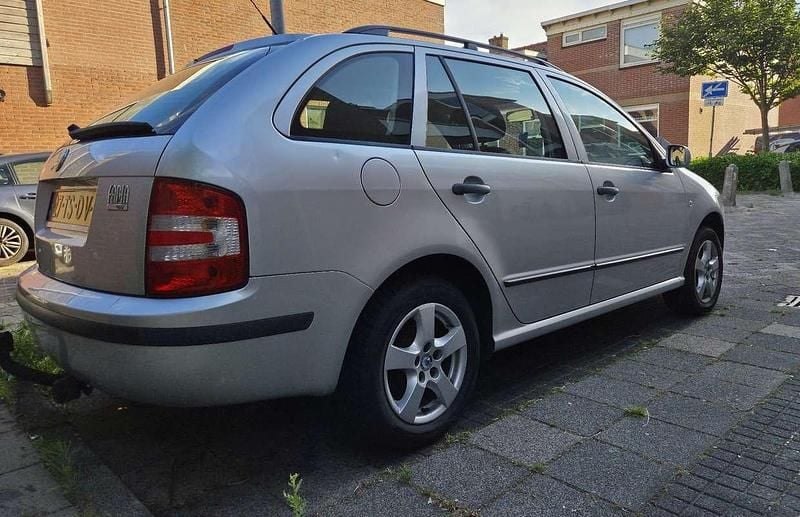Zilver Gebruikt 2007 Skoda Fabia Elegance Stationwagen | € 1.000 (Eerlijke prijs) - Afbeelding 1/4