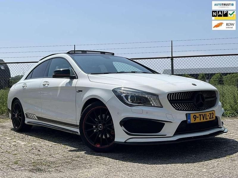 Wit Gebruikt 2014 Mercedes CLA180 AMG Sedan | € 15.950 (Eerlijke prijs) - Afbeelding 1/4