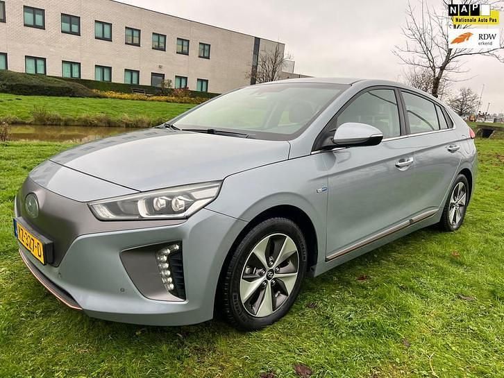 Grijs Gebruikt 2016 Hyundai Ioniq Premium Hatchback | € 9.995 (Eerlijke prijs) - Afbeelding 1/4